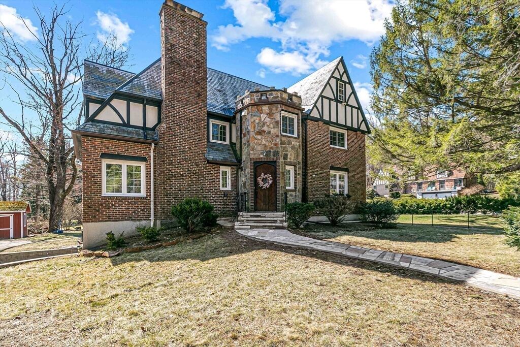 Property Photo:  5 Old Brook Dr  MA 01609 