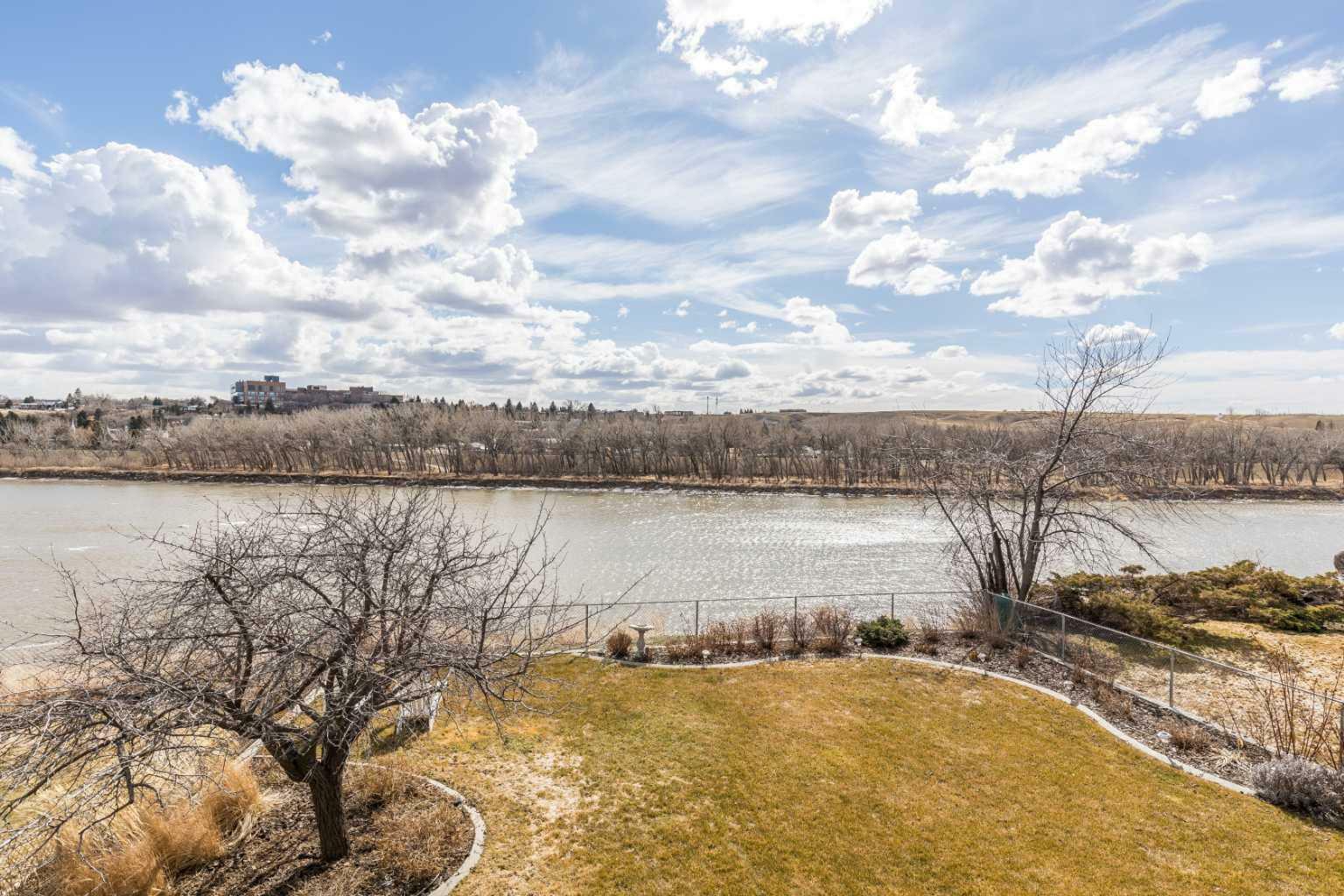 Property Photo: 835 3 Street NW AB T1A 7P7