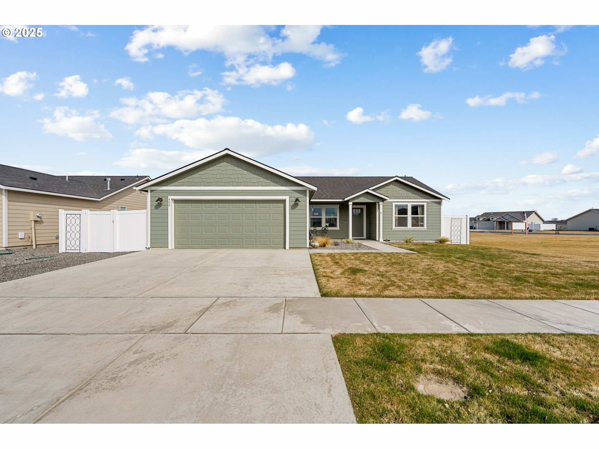 400 SW Goldfinch Ln  Boardman OR 97818 photo