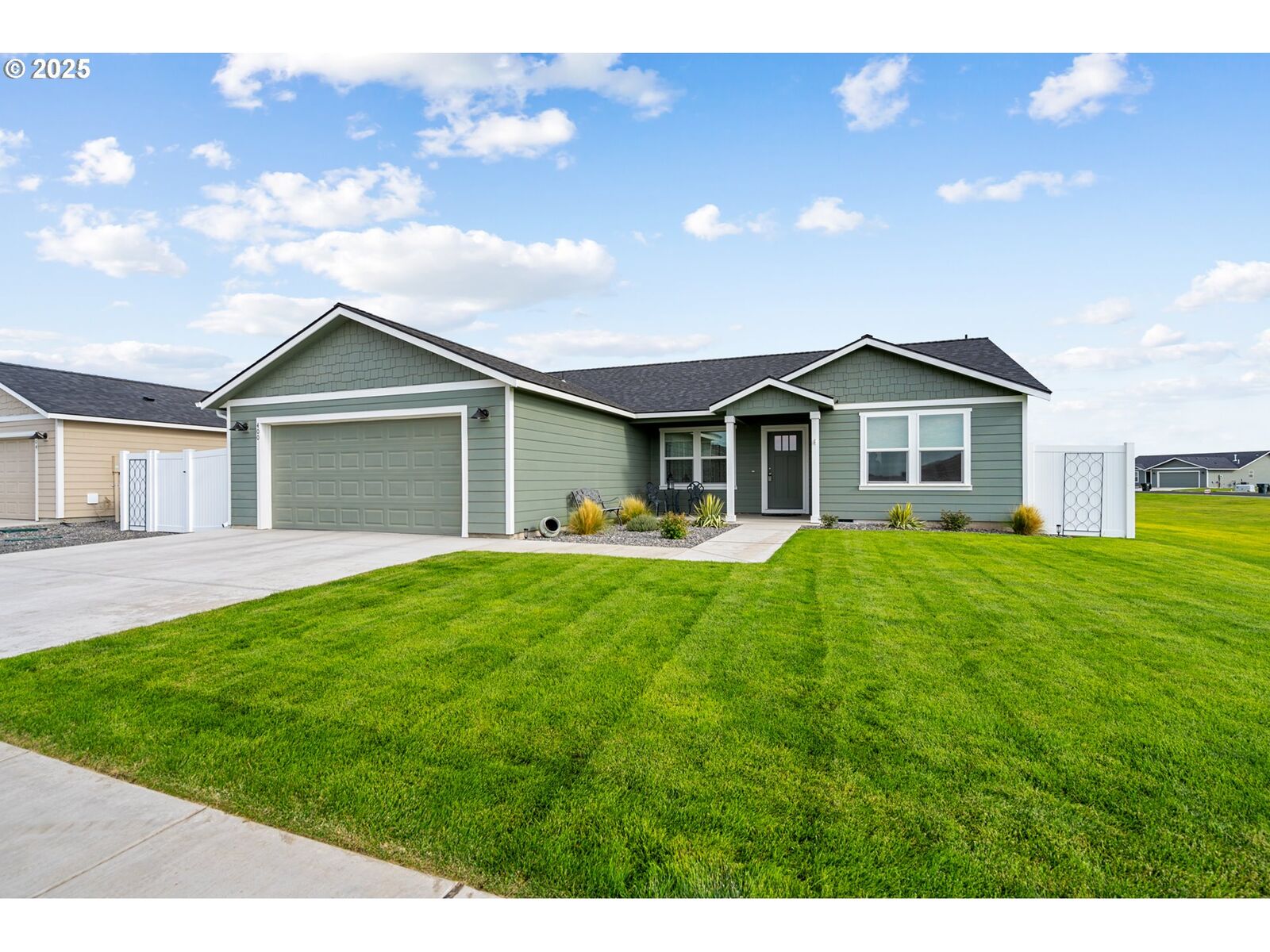 Property Photo: 400 SW Goldfinch Ln OR 97818