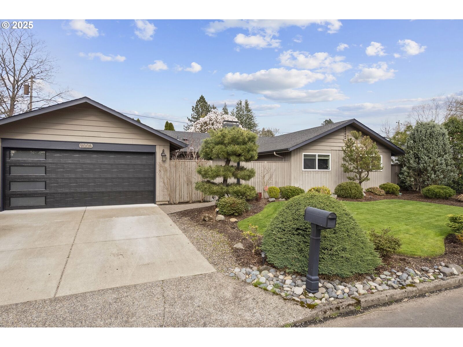 Property Photo: 9005 SW Caroline Dr OR 97225