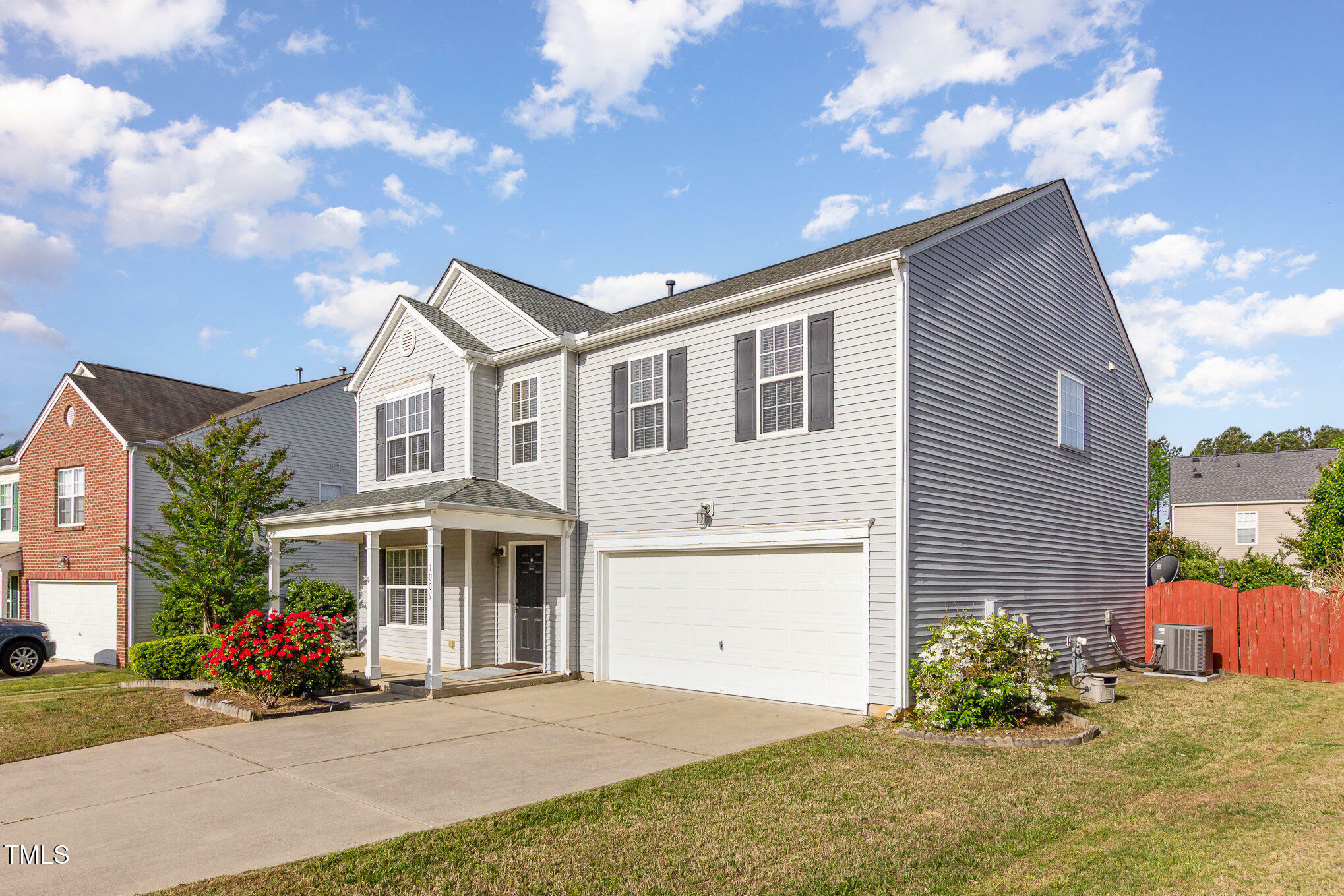 Property Photo: 1009 Limeberry Court NC 27520