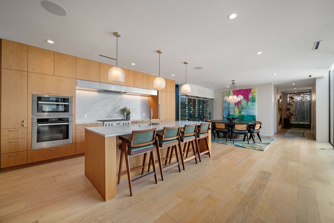 Property Photo: 701 W Elizabeth Street TX 78704