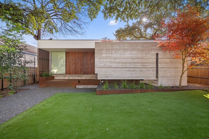 Property Photo: 701 W Elizabeth Street TX 78704