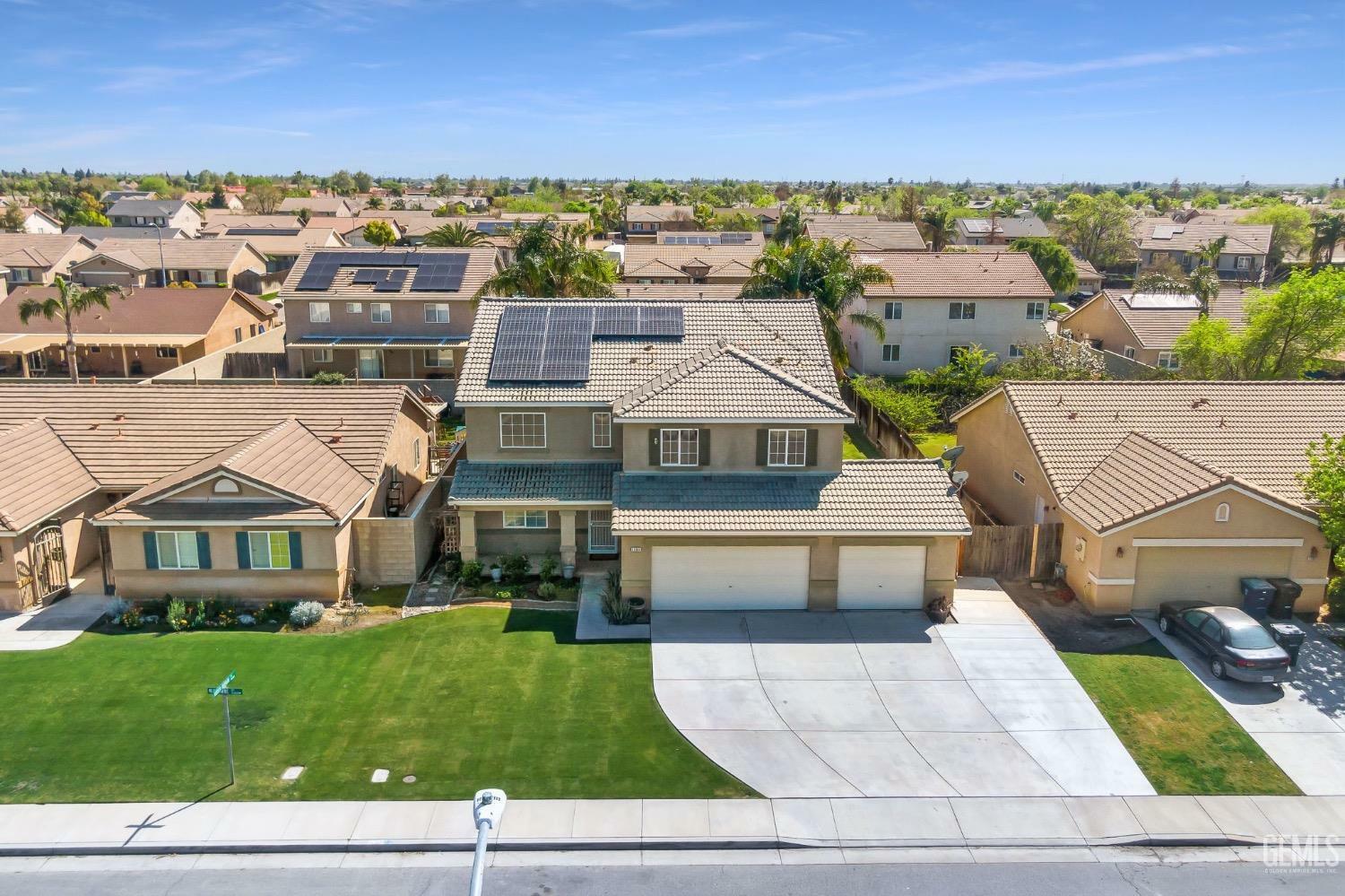 Property Photo: 12303 Midtowne Drive CA 93312