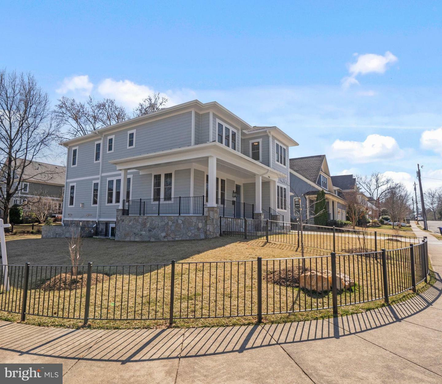 Property Photo: 5900 35th Street N VA 22207