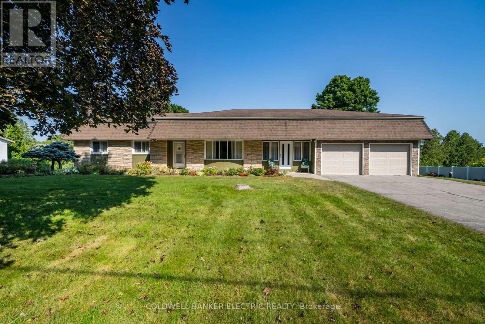 Property Photo: 2534 Sherbrooke Street West ON K9J 0E5
