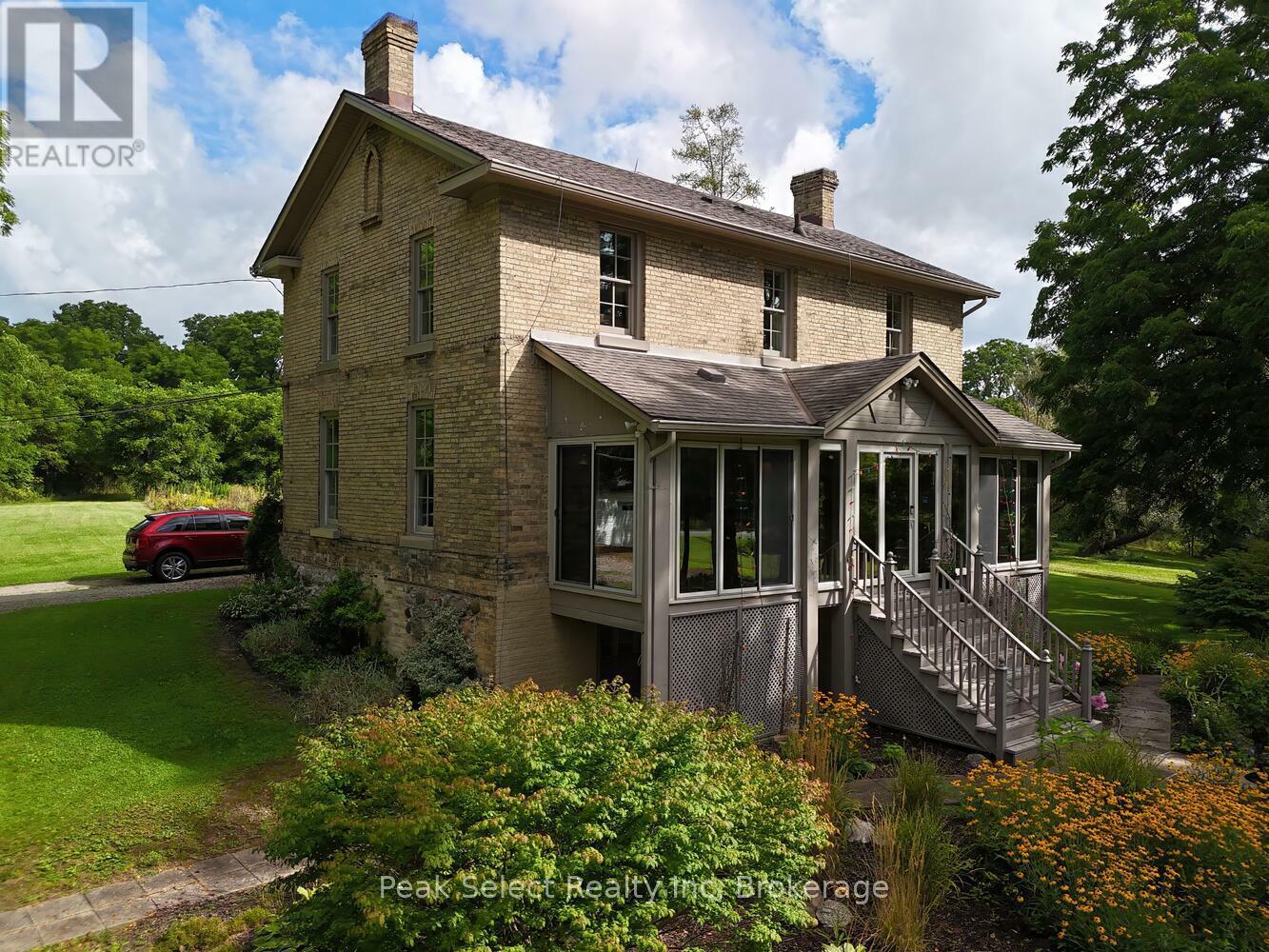 Property Photo: 1511 Gainsborough Road ON N6H 5L2