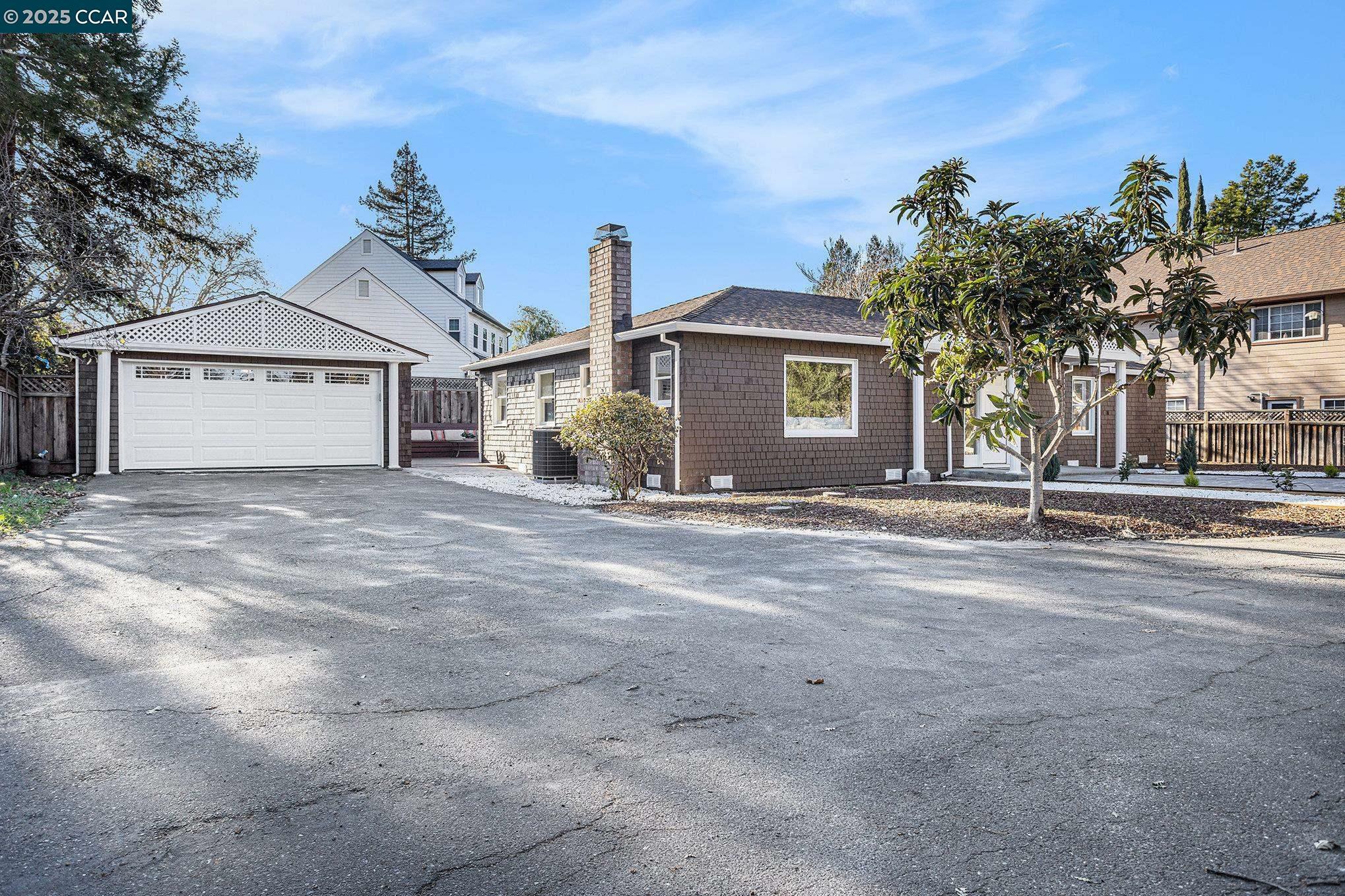 Property Photo: 2139 Whyte Park Ave CA 94595