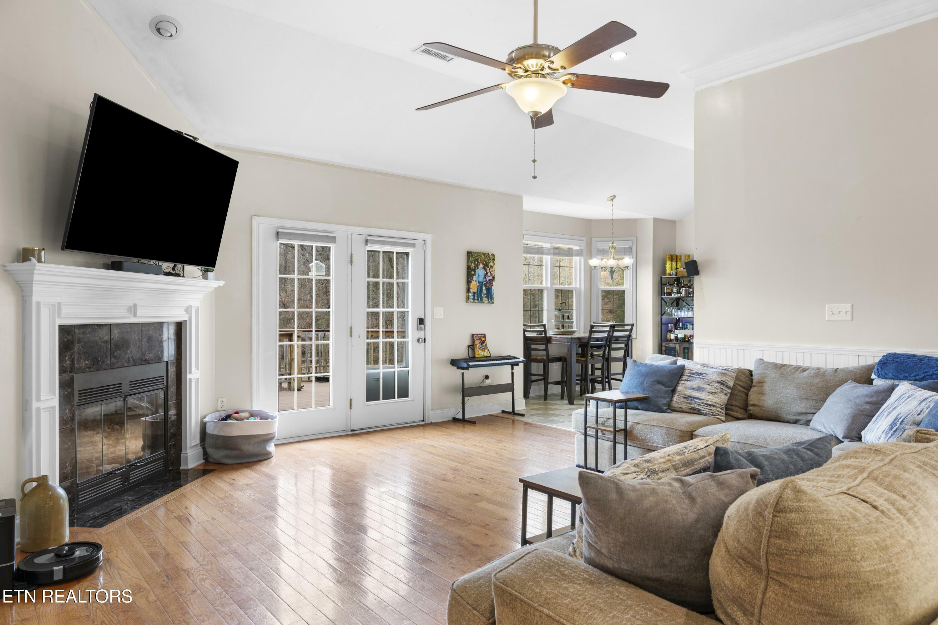 Property Photo: 8111 Campbells Point Rd TN 37721