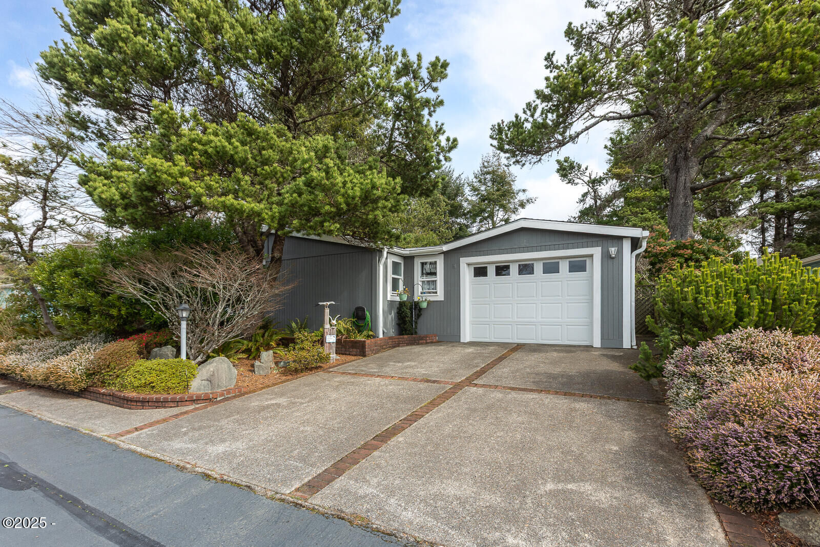 Property Photo:  3436 NE Benton Street  OR 97365 