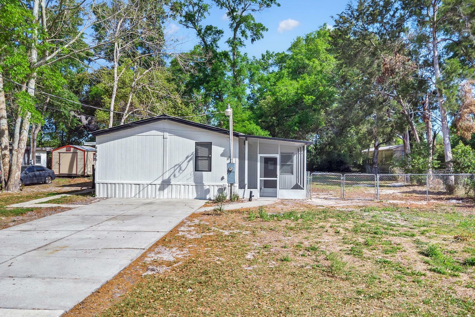 Property Photo: 4855 SE 145th Place FL 34491
