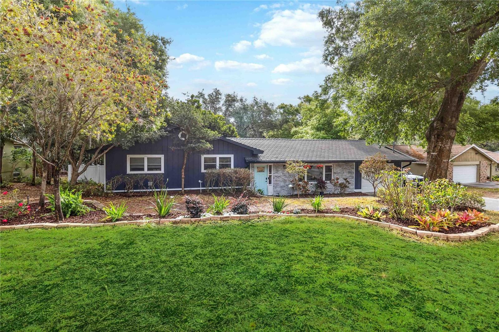 Property Photo: 1850 Hilltop Drive FL 32757