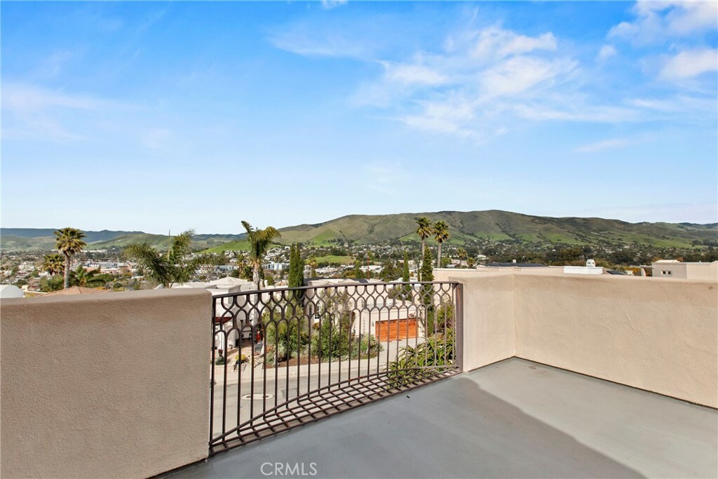 Property Photo:  505 Bluerock Drive  CA 93401 