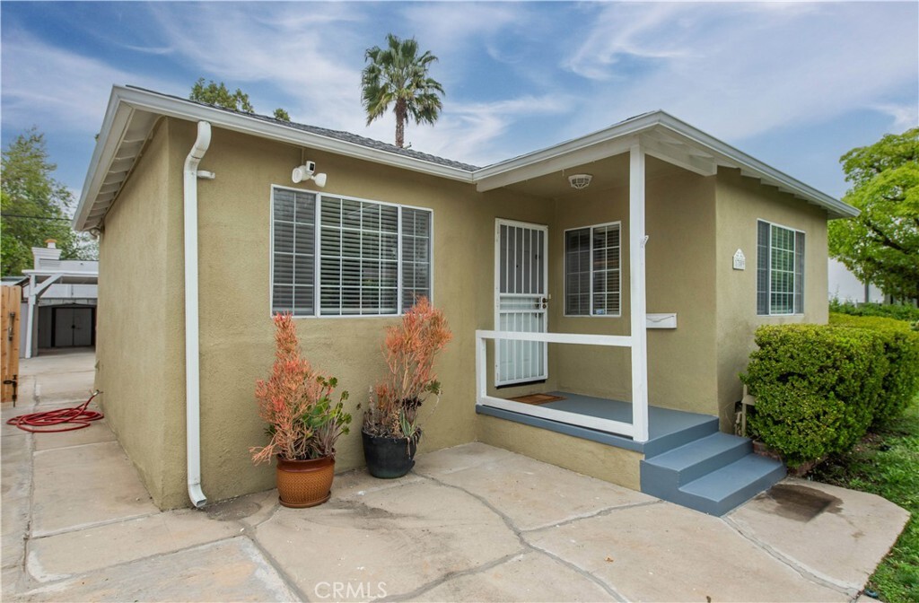 Property Photo: 17509 Martha Street CA 91316