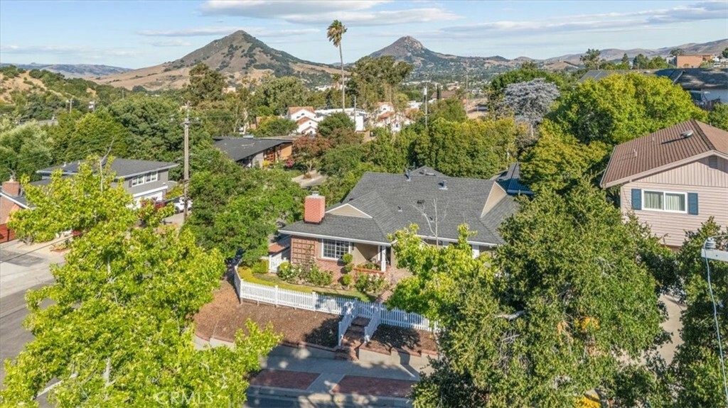 Property Photo:  1702 Viewmont Street  CA 93401 