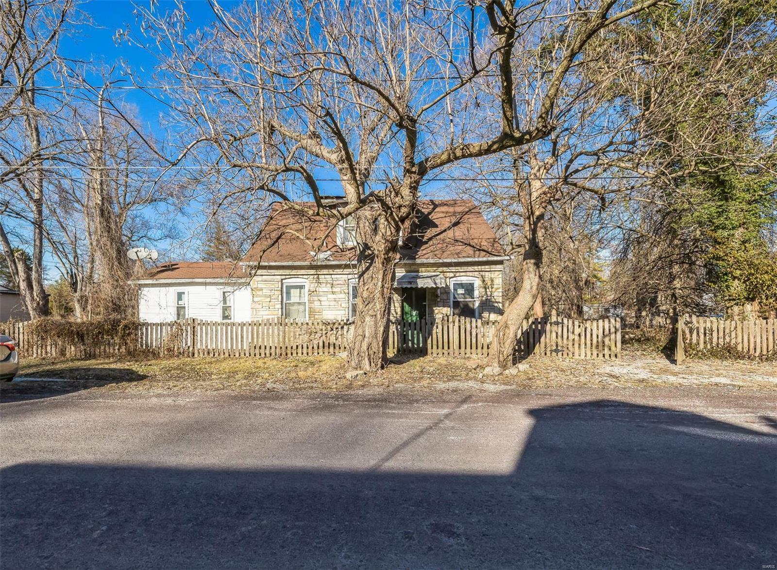 Property Photo: 719 W Monroe Street IL 62220