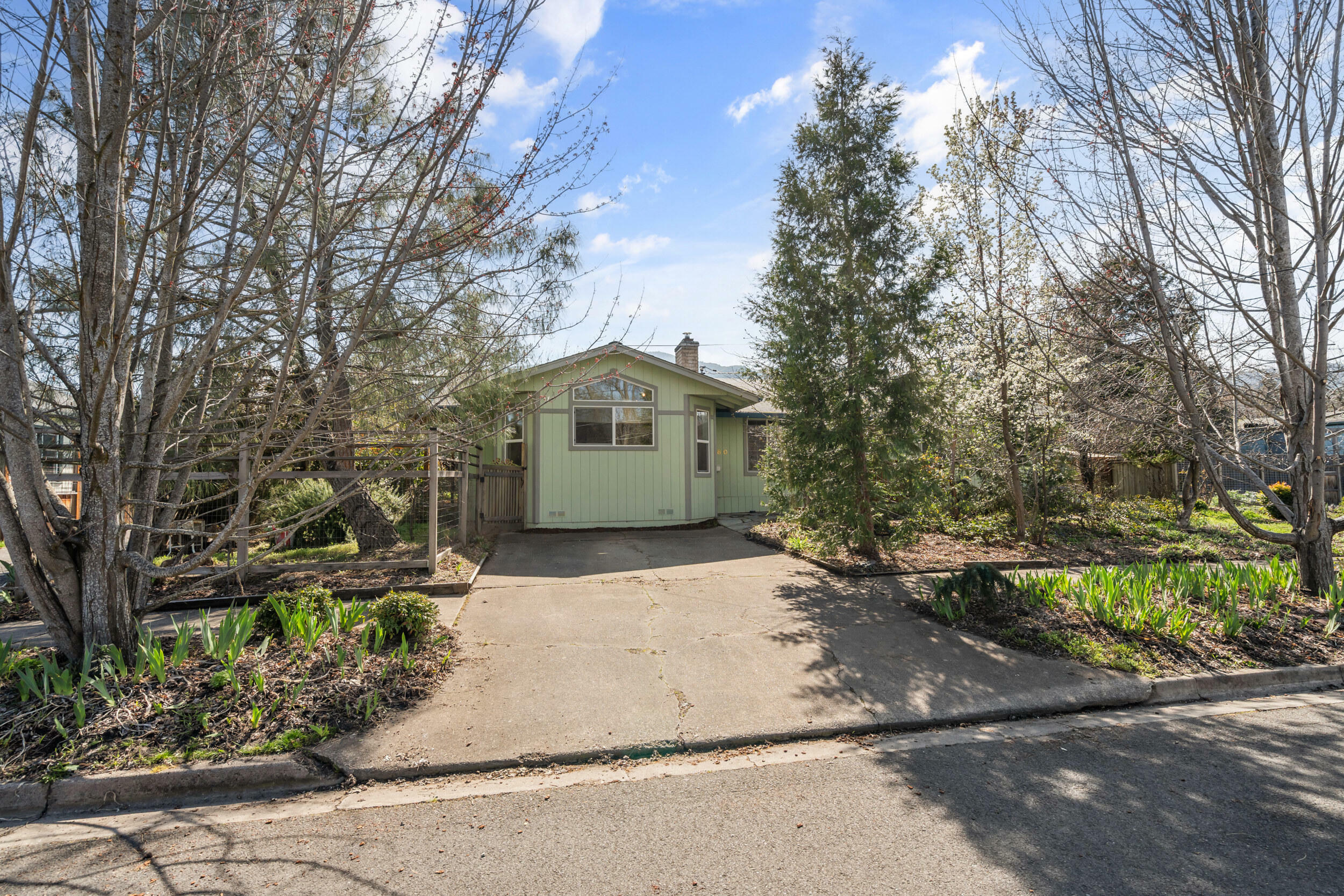 Property Photo:  180 Ohio Street  OR 97520 