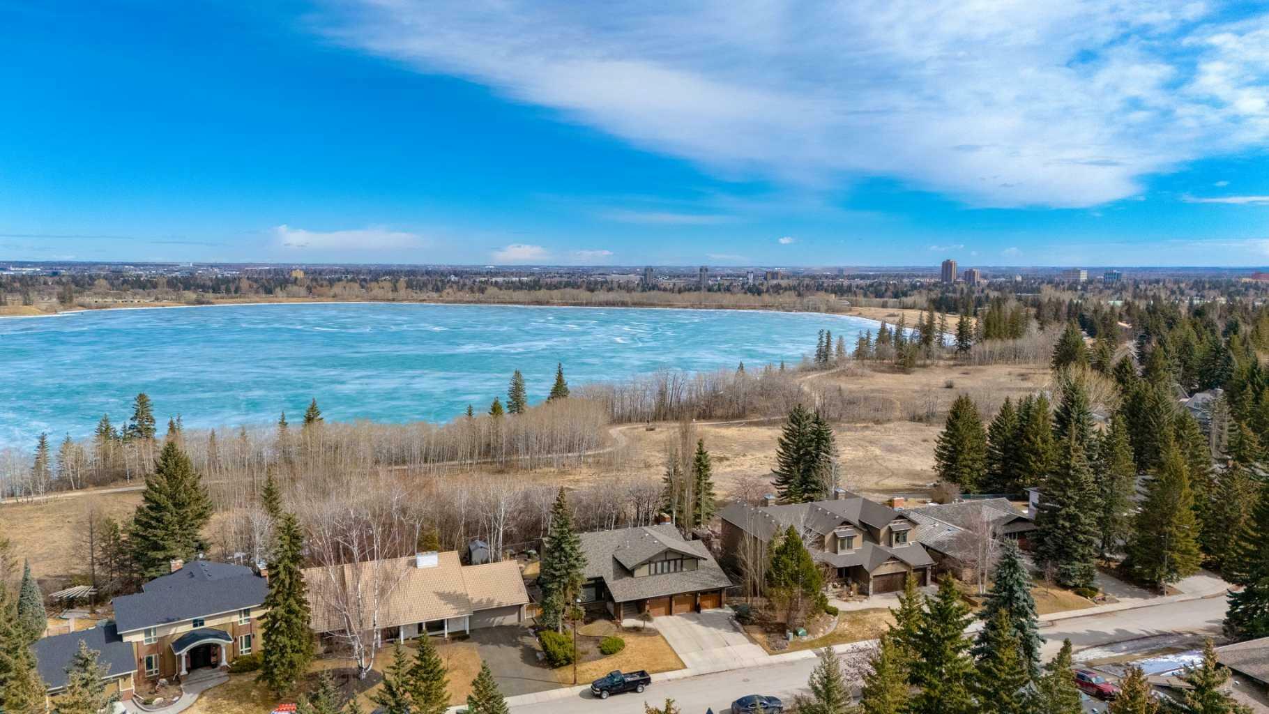 36 Baycrest Place SW  Calgary AB T2V 0K6 photo