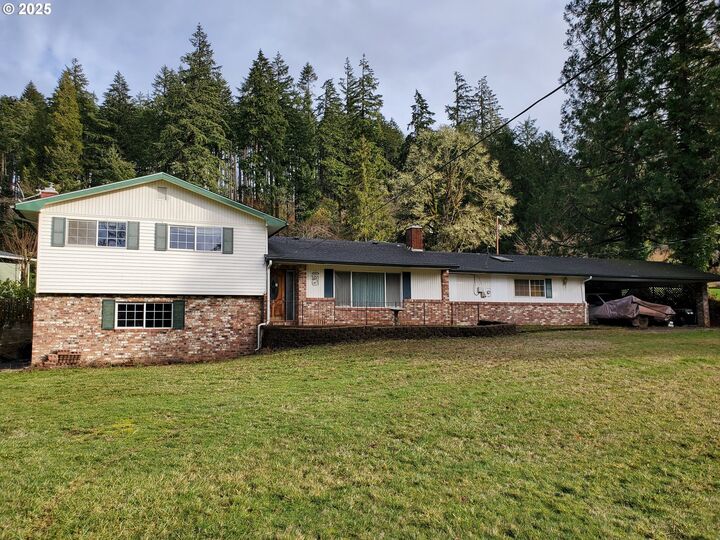 Property Photo: 36528 Cedar Hills Dr OR 97455