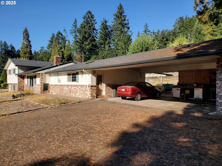 Property Photo: 36528 Cedar Hills Dr OR 97455