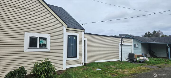 Property Photo:  612 N Alder Street  WA 98520 