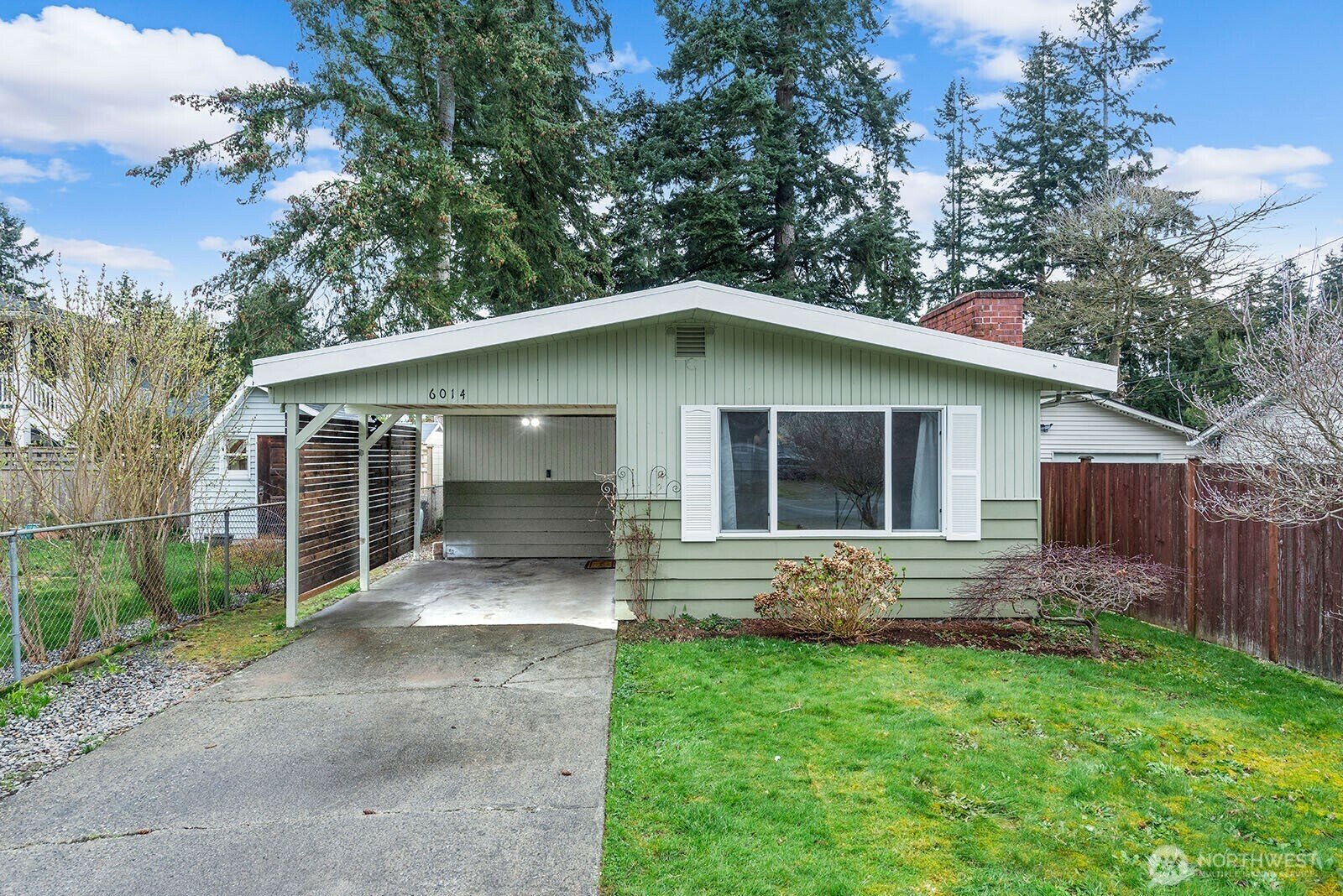 Property Photo:  6014  East Drive  WA 98203 