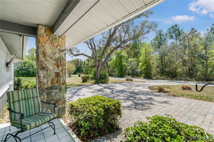 Property Photo: 5 Hawthorne Court FL 34446