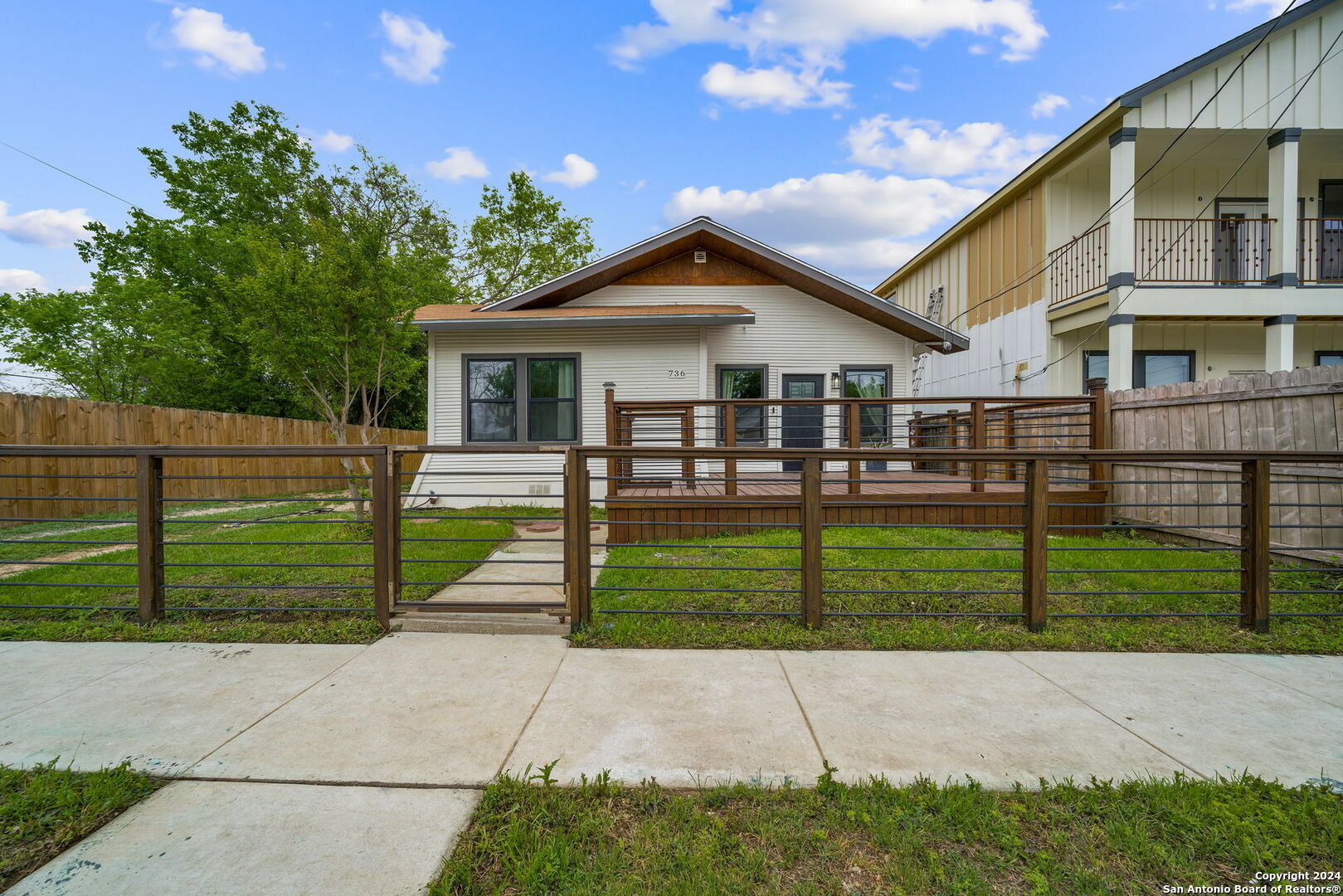 Property Photo: 736 Nevada St TX 78203