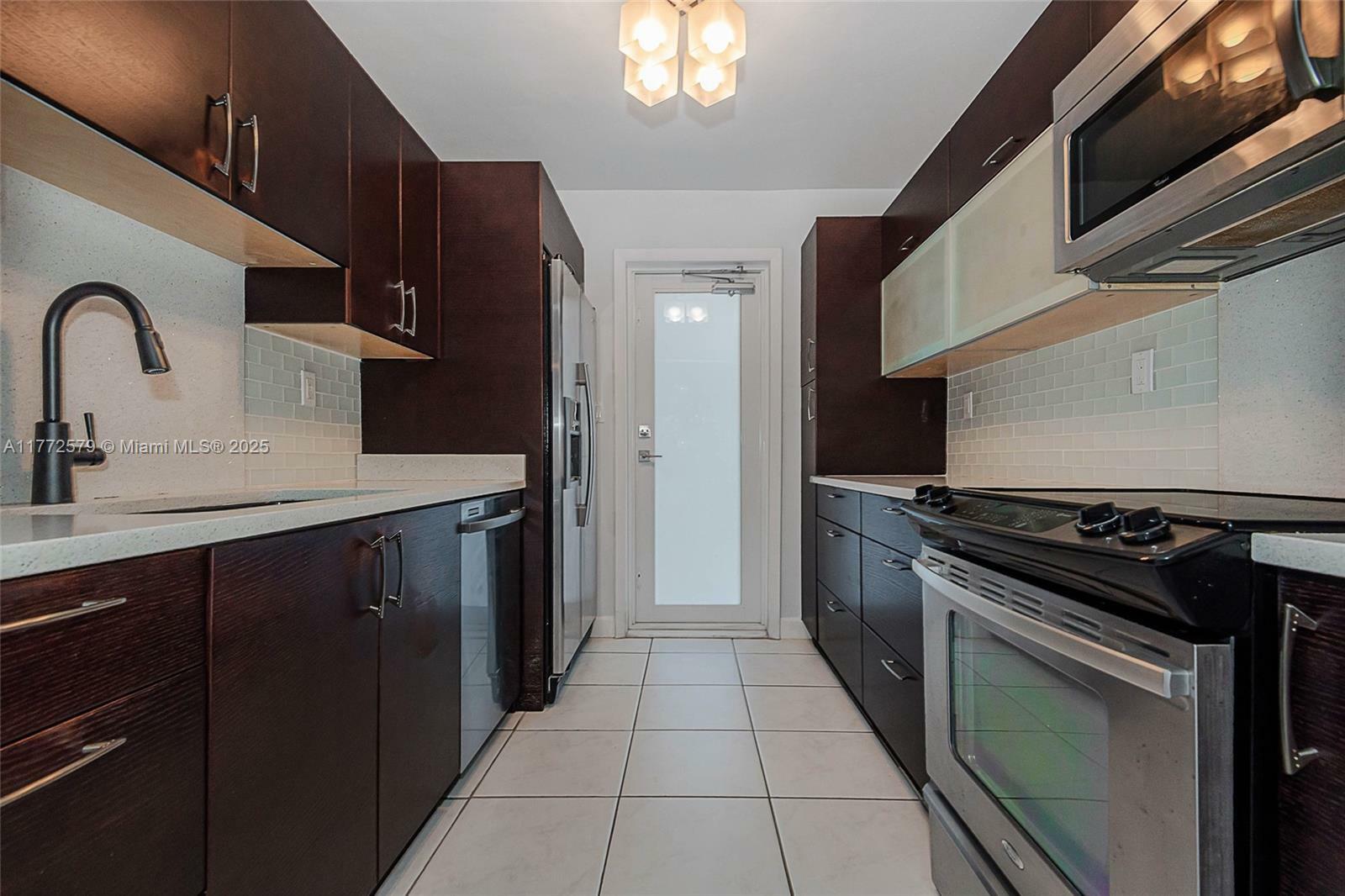 Property Photo: 1030 9th St 203 FL 33139