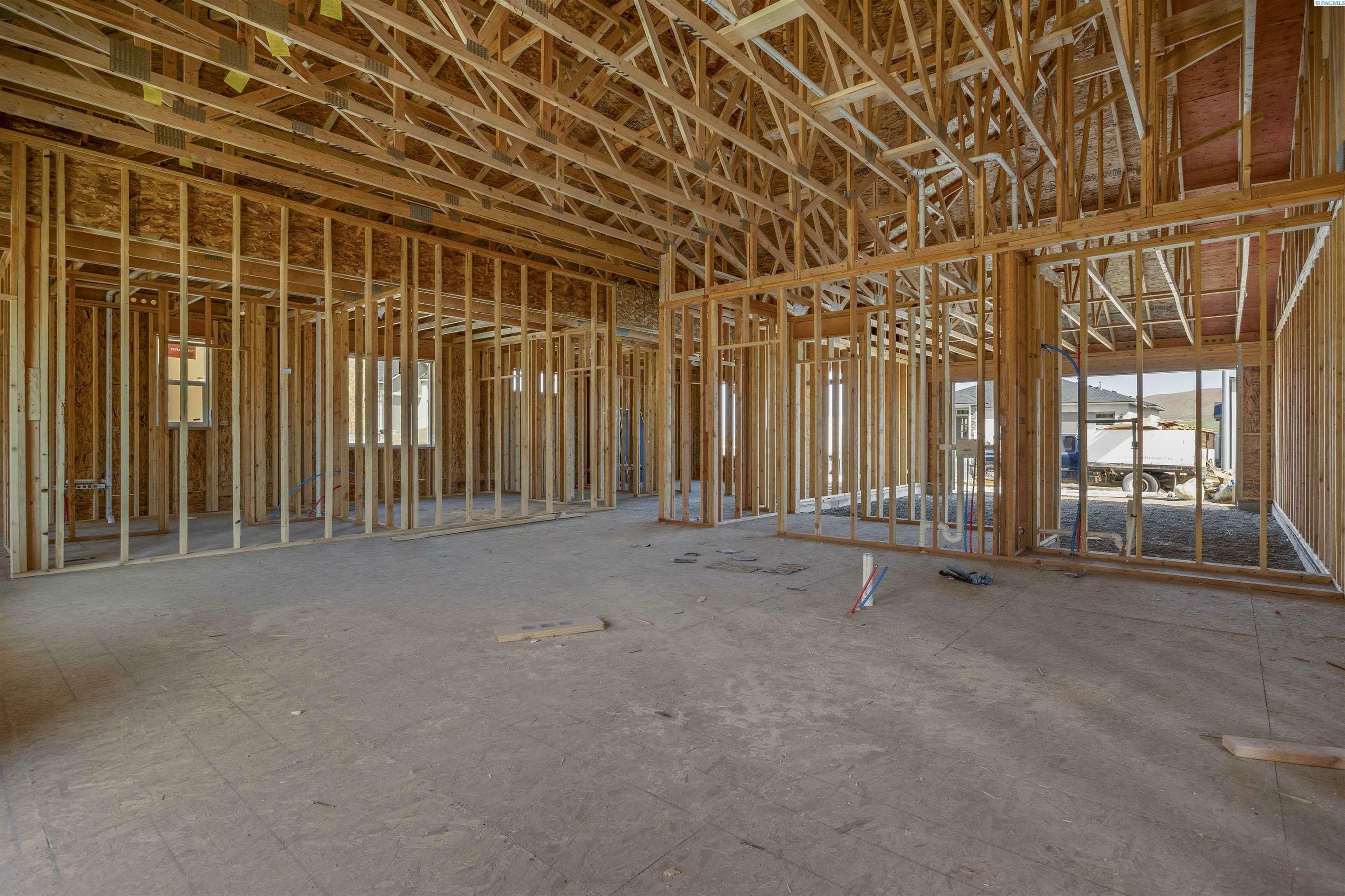 Property Photo: 3741 Nuthatch St WA 99352