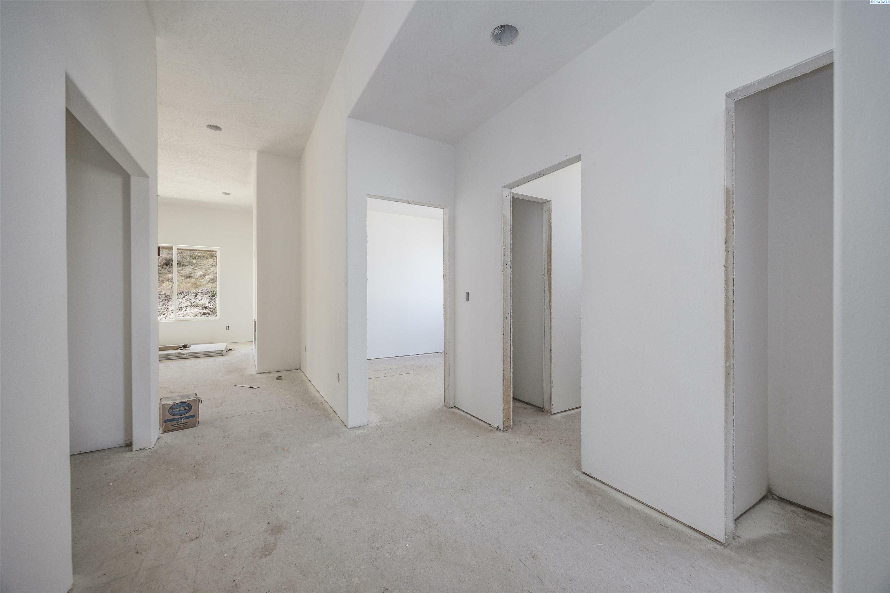 Property Photo: 3741 Nuthatch St WA 99352