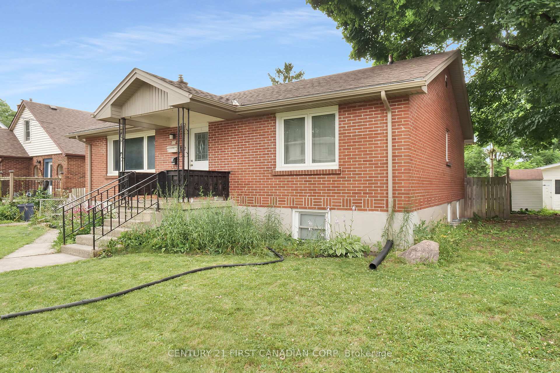 Property Photo: 454 Salisbury Street ON N5Y 3B2