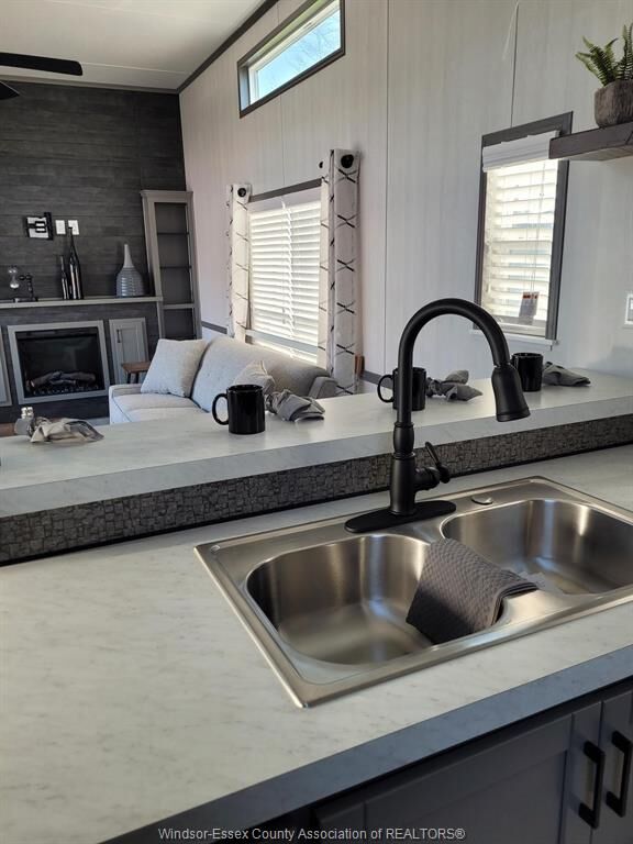 Photo de la propriété:  981 County Rd 2 601  ON N8L 1B4 