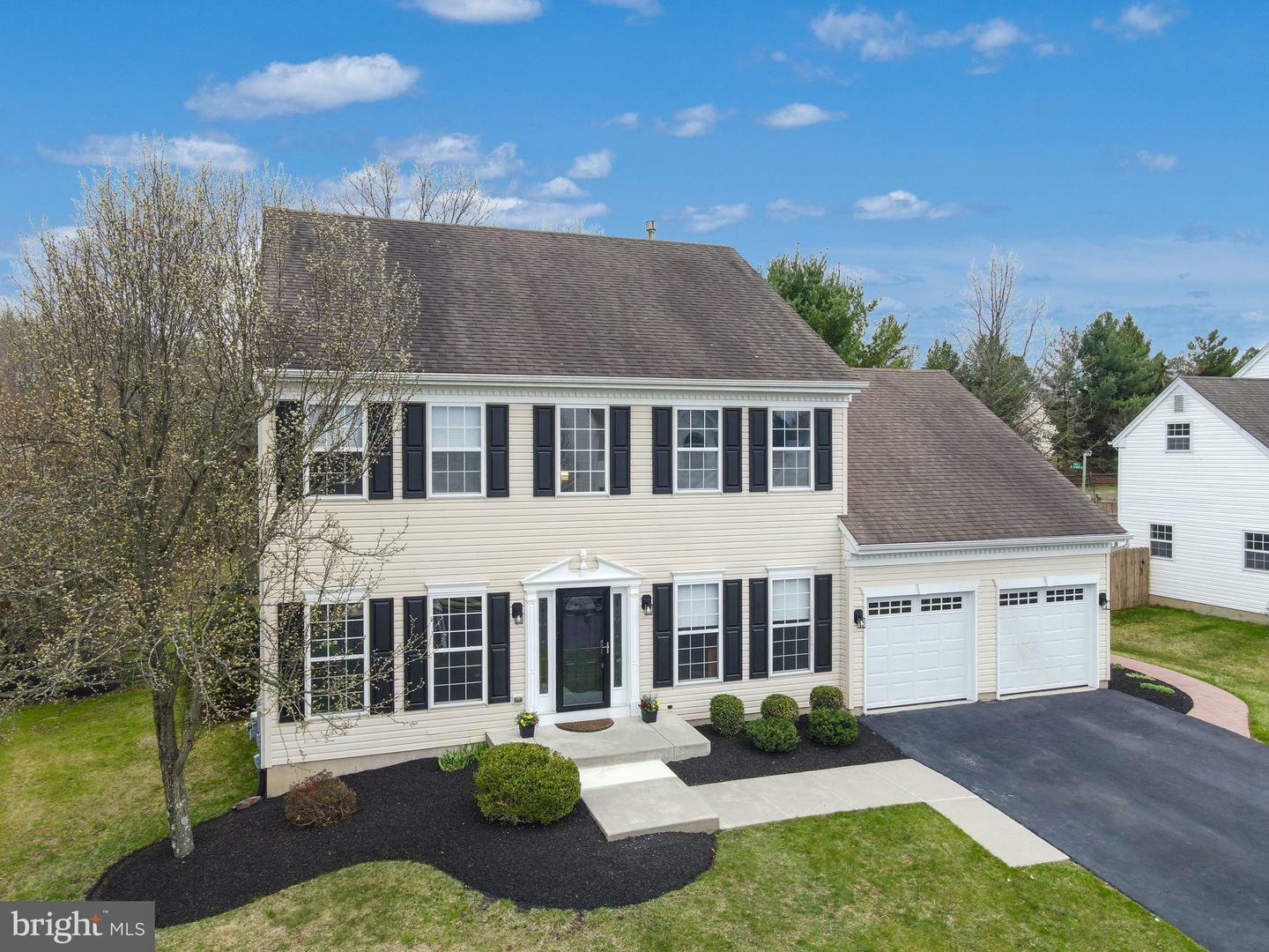 Property Photo: 3683 E Brandon Way PA 18902