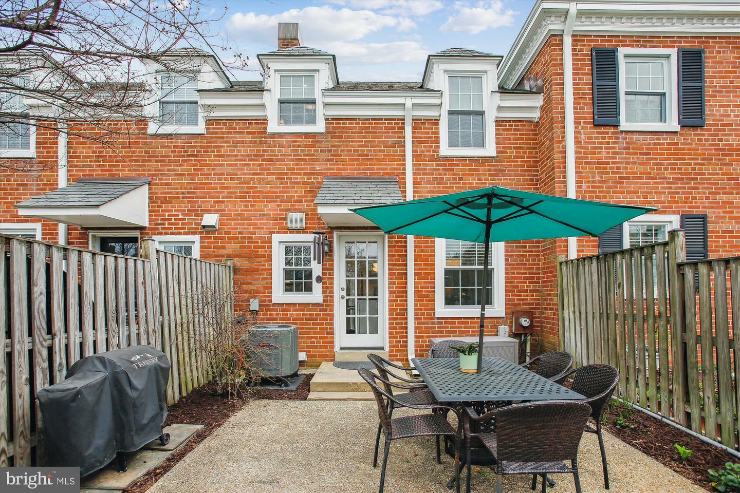 Property Photo: 3520 S Utah Street VA 22206