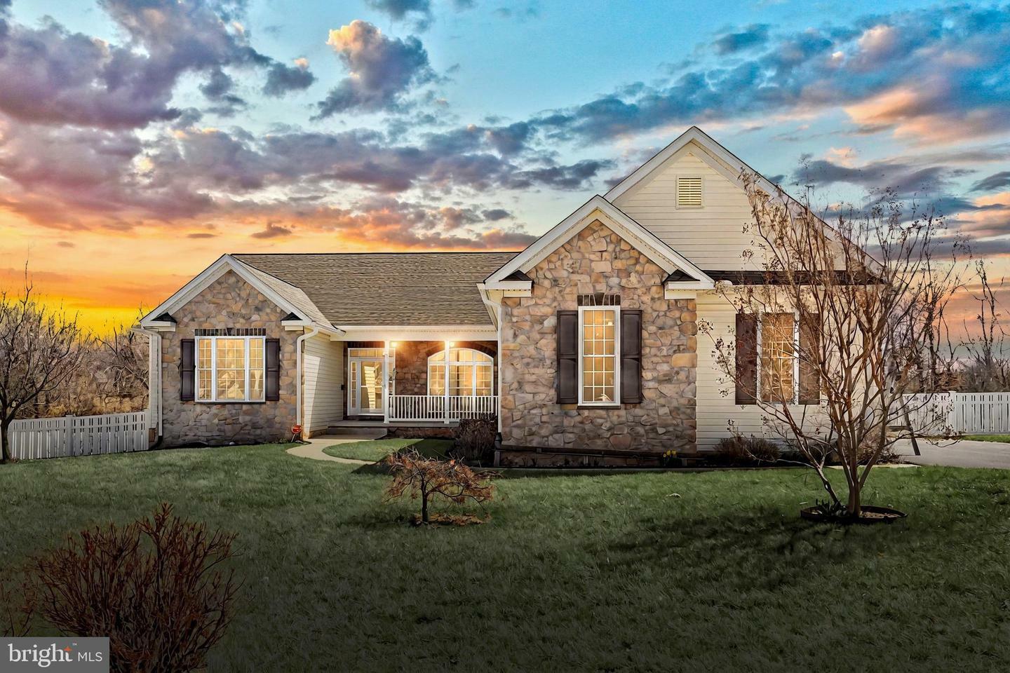 Property Photo: 1718 Fountain Rock Drive PA 17315