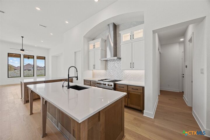 Property Photo: 502 Irvine Circle TX 78642