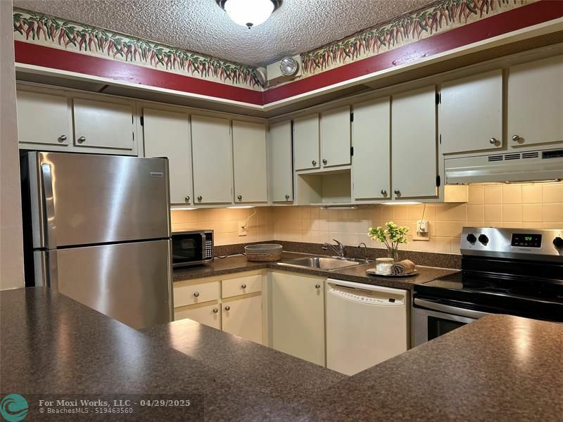 Property Photo: 9702 S Belfort Cir 112 FL 33321