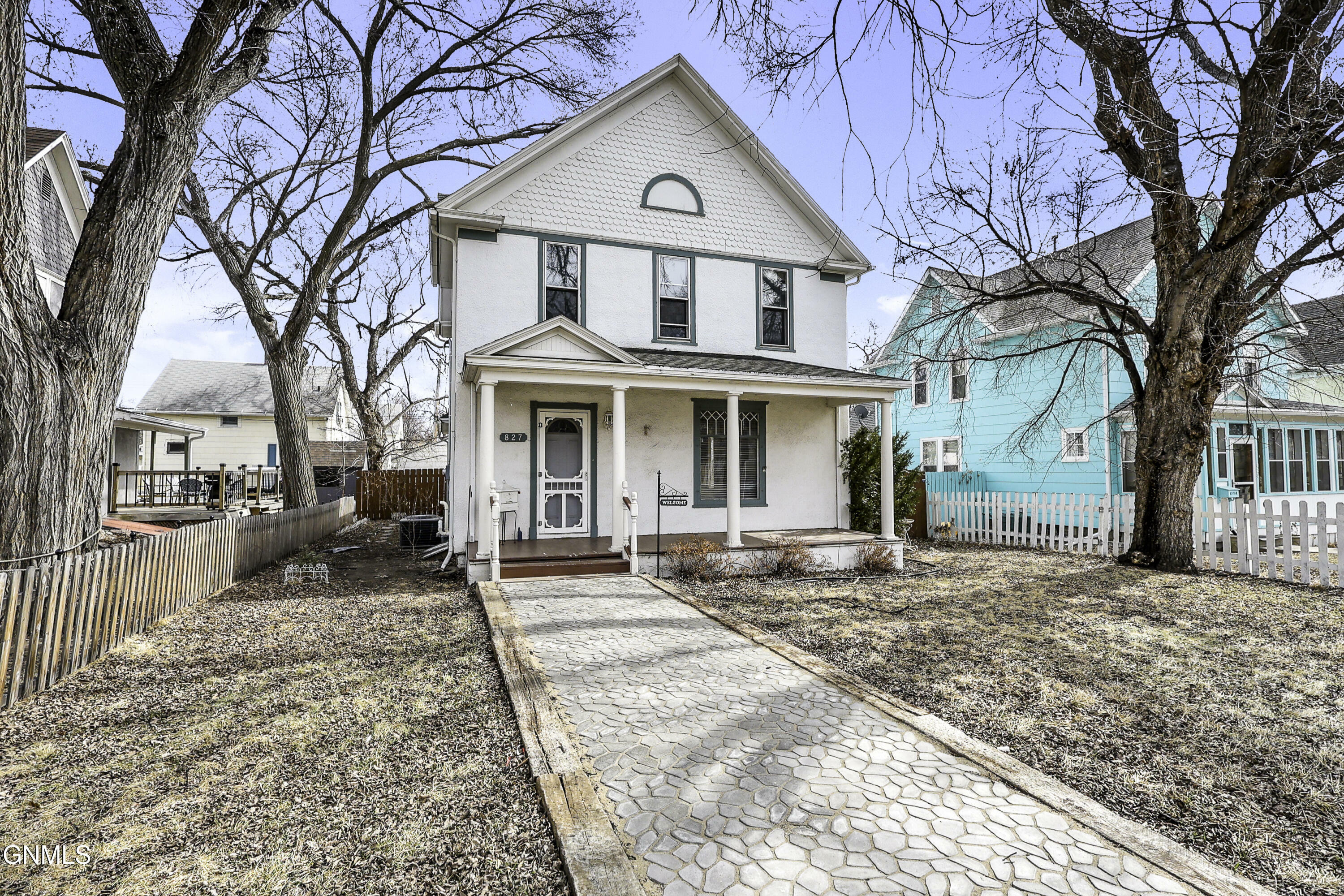 Property Photo: 827 5th Street ND 58501