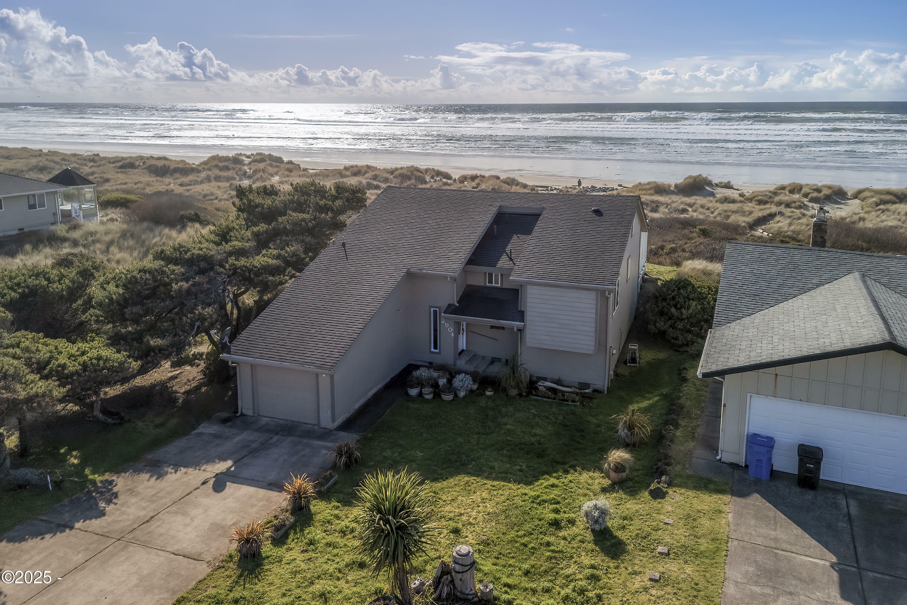 Property Photo: 2904 NW Oceania Drive OR 97394