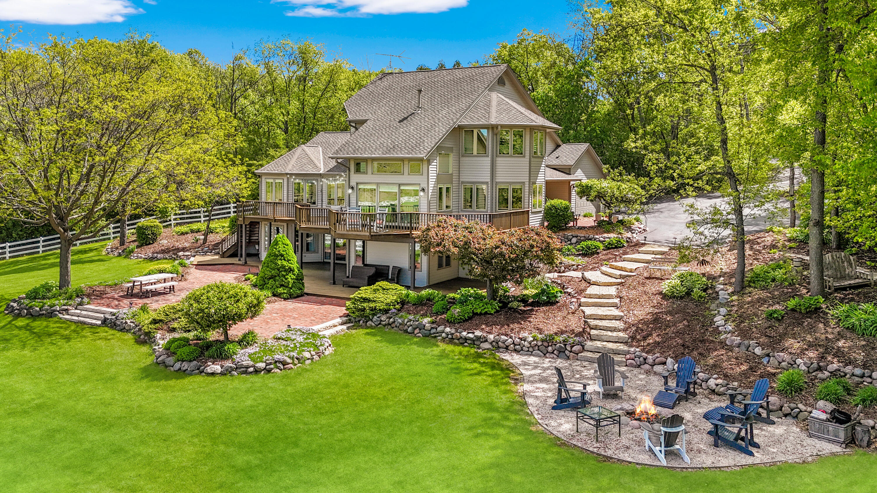 Property Photo: 1507 St Augustine Rd WI 53027