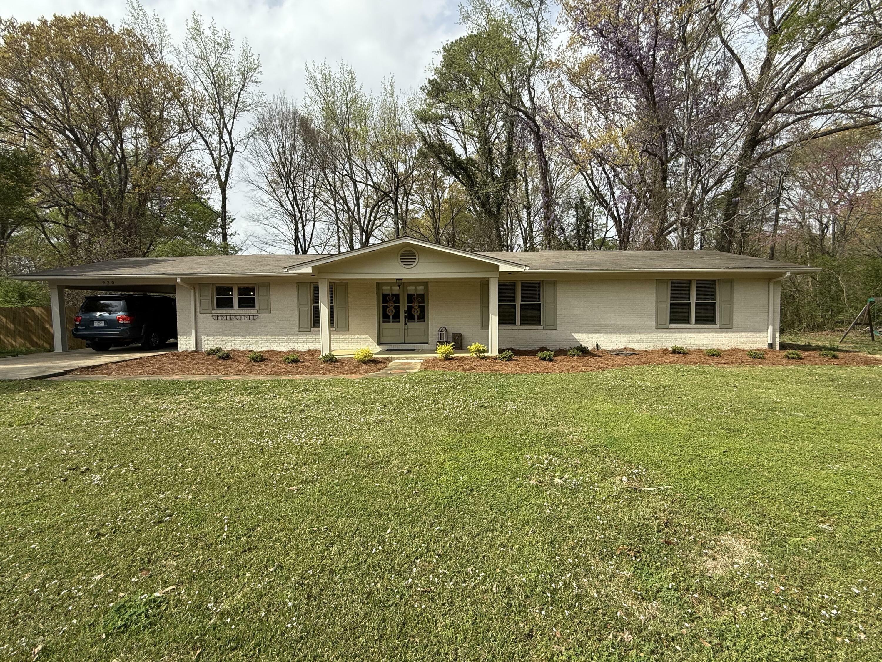 Property Photo: 920 East Main Street MS 38843
