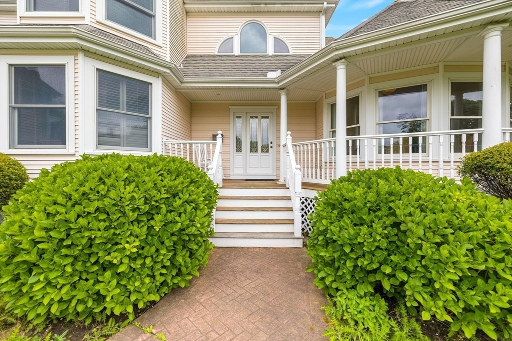 276 Shore St  Falmouth MA 02540 photo