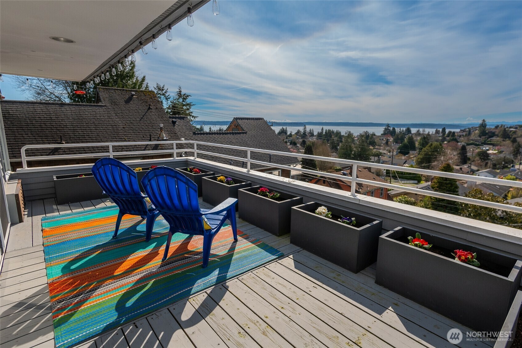 Property Photo: 4557 45th Avenue SW 403 WA 98116