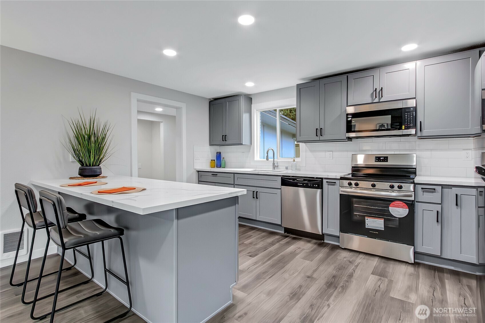 Property Photo: 2804 S 144th Street WA 98168