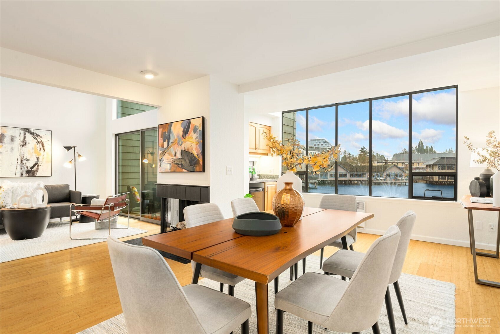 Property Photo: 7 Lake Bellevue Drive 208 WA 98005