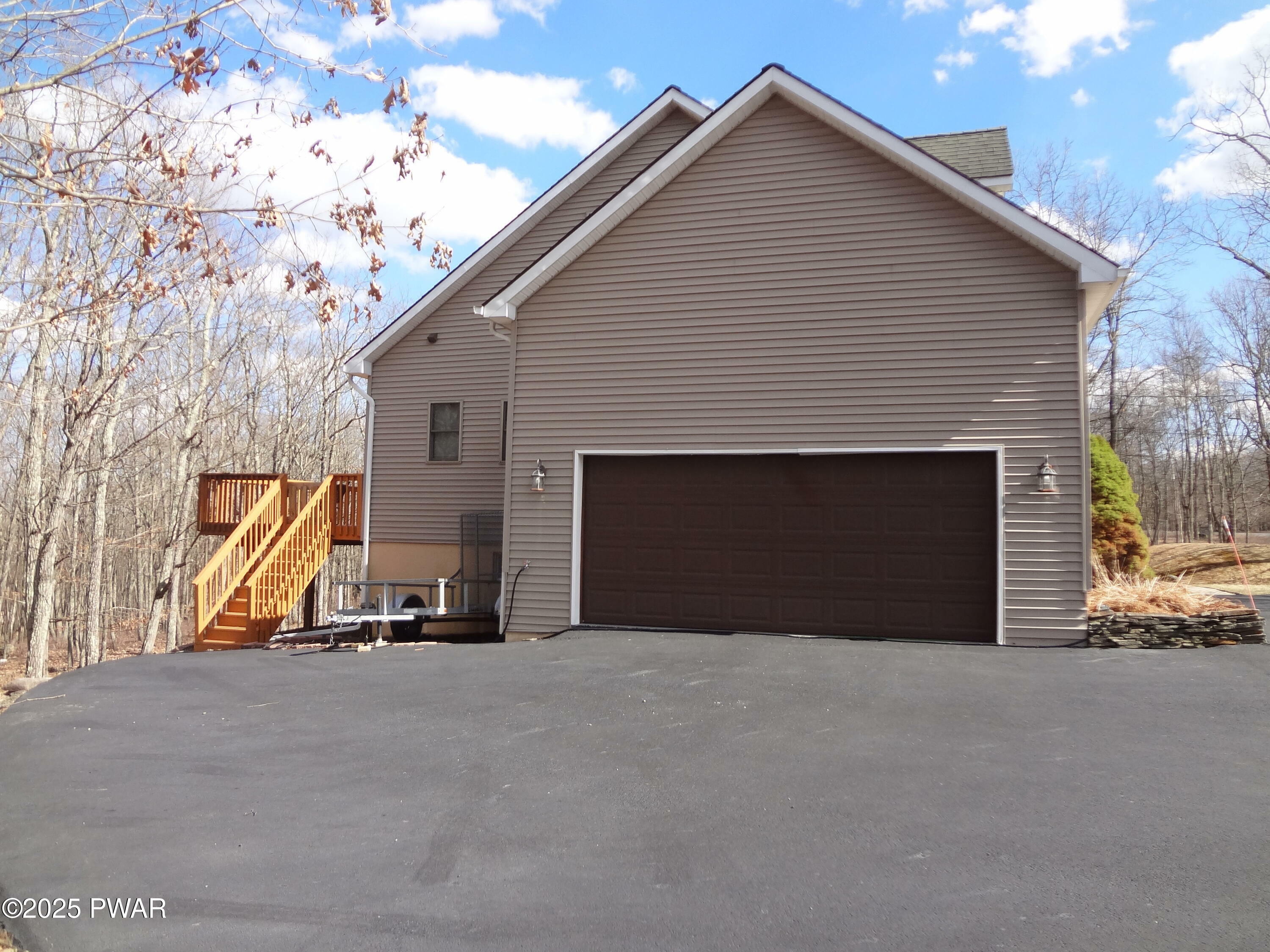 Property Photo: 1100 Dewberry Drive PA 18428