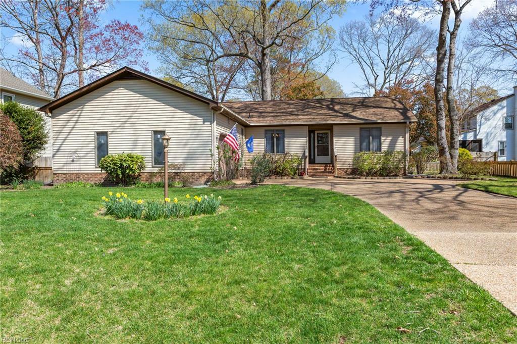 Property Photo:  403 Tabb Lakes Dr  VA 23693 