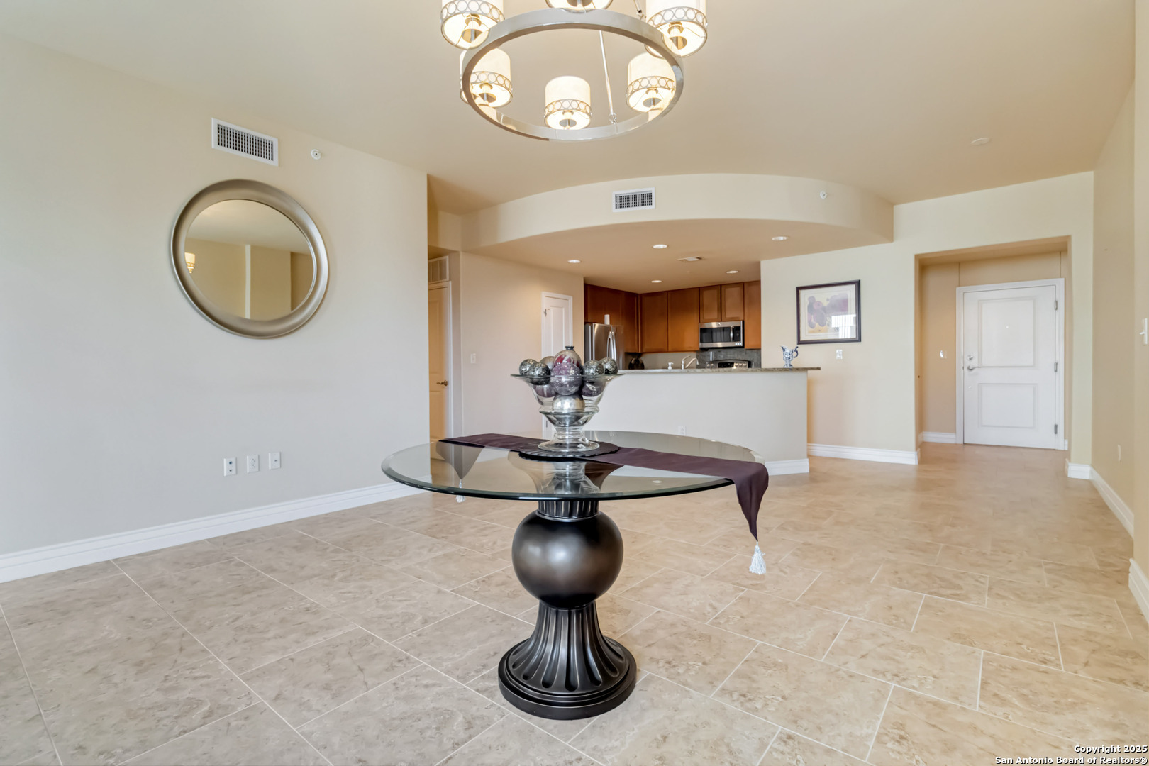 Property Photo: 215 N Center St 403 TX 78202